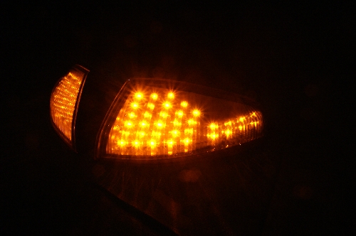QestJapan LEDテール・ランプ加工の株式会社クエストジャパン・R32