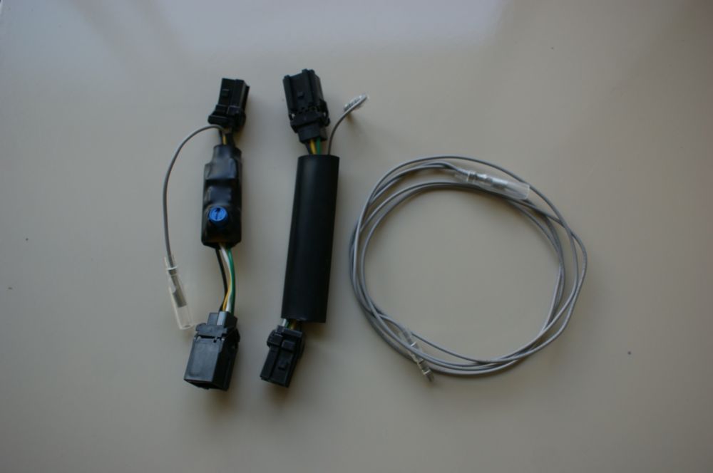 R32LEDテールランプ専用スモール調整コネクタQJ-R321aです。