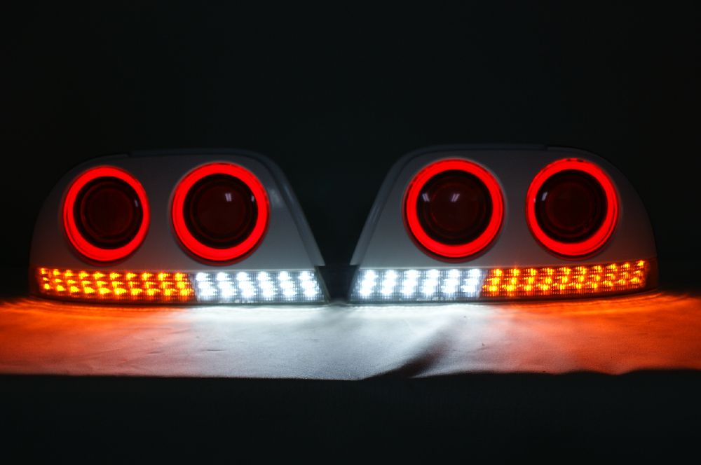 R33スカイライン純正加工LEDテールランプQJ-C301です。リング点灯タイプ